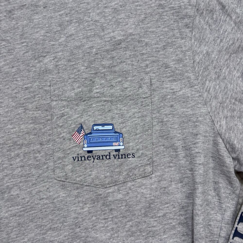 Vineyard Vines T Shirt Mens M Gray USA Flag Football Truck Long Sleeve Crew Neck - Picture 3 of 7